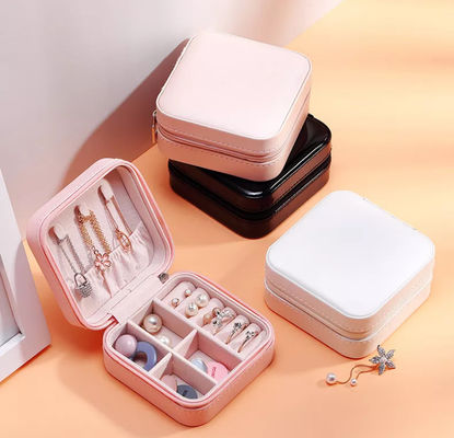 আড়ম্বরপূর্ণ ভেলভেট কানের দুল বক্স চকচকে প্যানটোন গয়না কেস বক্স PU চামড়া